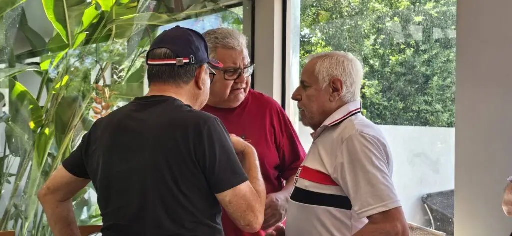 Confraternização: Ricardo Ojeda reúne amigos da imprensa na residência do casal Coca