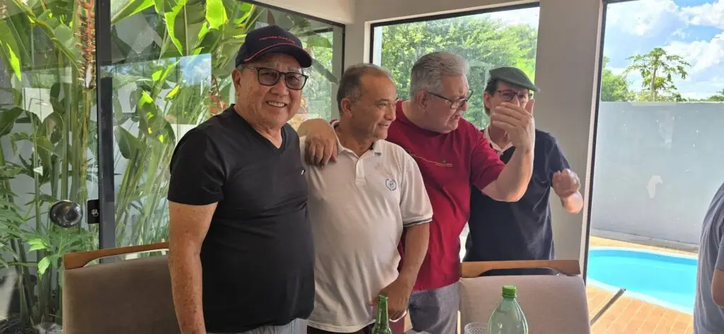 Confraternização: Ricardo Ojeda reúne amigos da imprensa na residência do casal Coca