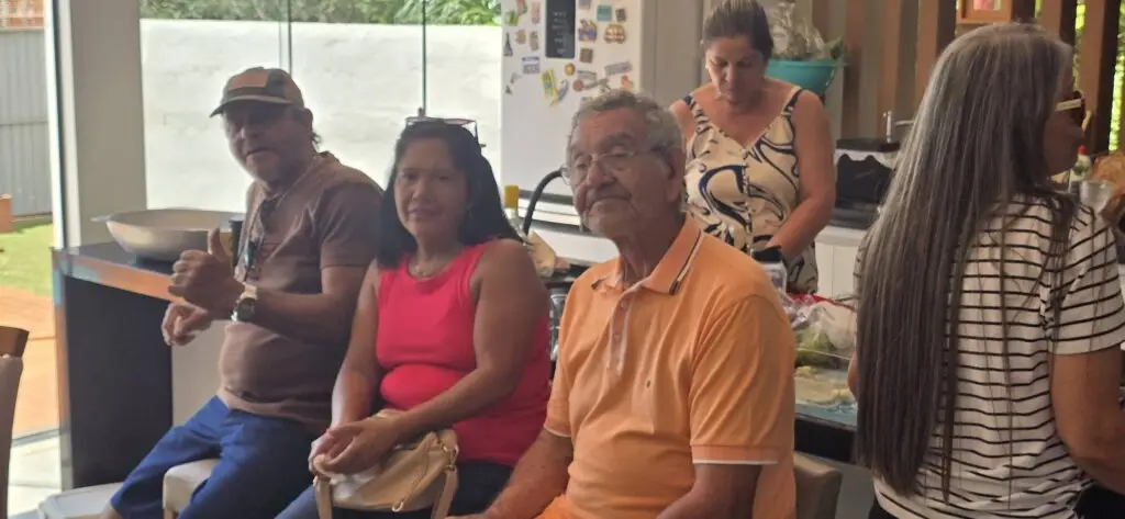 Confraternização: Ricardo Ojeda reúne amigos da imprensa na residência do casal Coca