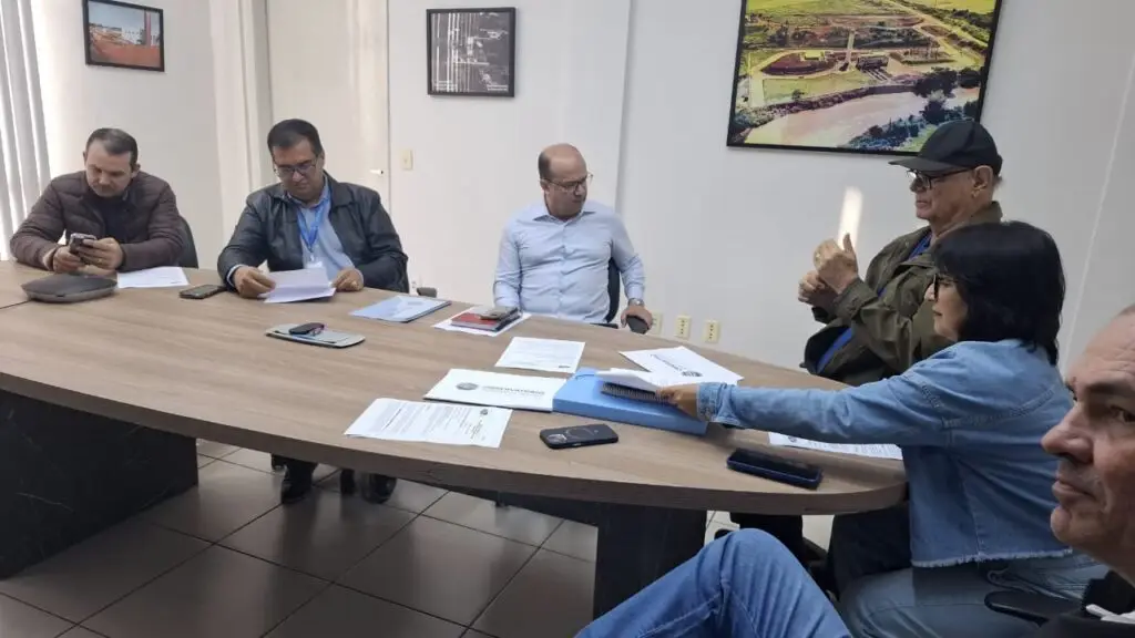 Grupo acompanha implantação de sistema de água que beneficiará 30 mil indígenas em Dourados Grupo acompanha implantação de sistema de água que beneficiará 30 mil indígenas em Dourados