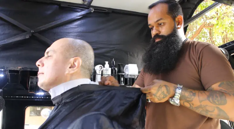 Guilherme Henrique: a história por trás da 'Kombigode' - a barbearia móvel de Dourados Guilherme Henrique: a história por trás da 'Kombigode' - a barbearia móvel de Dourados